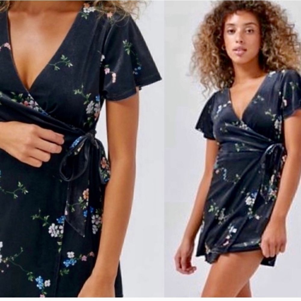 Urban Outfitters Teresa Black I Velvet, Floral Wrap Dress | XS-TP